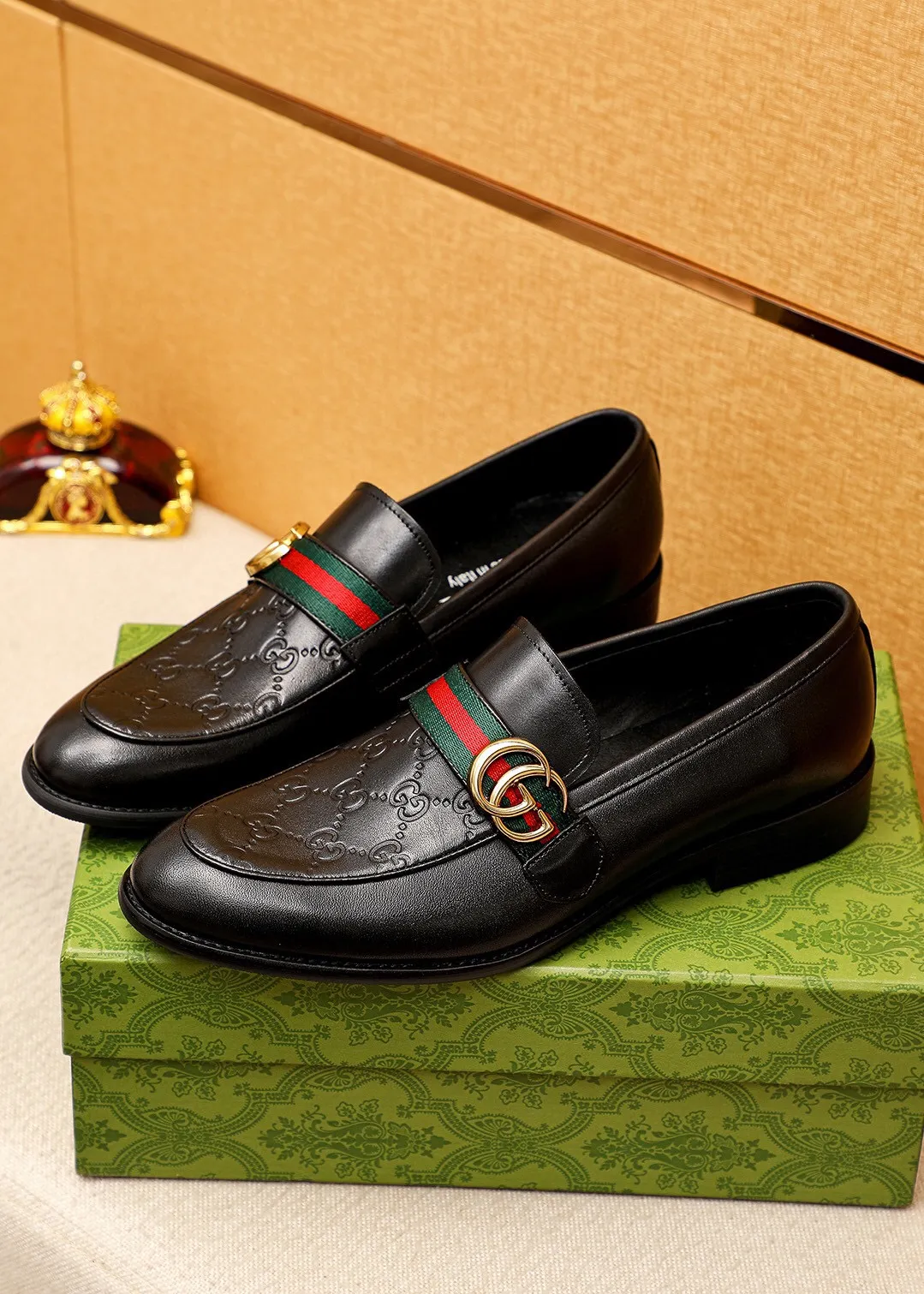 Men's shoes 💰400 💐 Product trademark: GUCCI "Gucci" casual leather shoes Regular size: 39-44 (38.45.46🉑️Customized) Product materials: Selected imported first-layer calfskin embossed upper + luxury hardware buckle, imported 🐑 sheepskin lining. Strong three-dimensional visual effect, original combination outsole Color: 1⃣️color optional